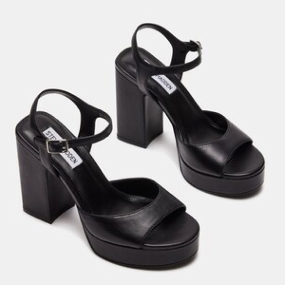 New without tags Amy Steve Madden platform heels